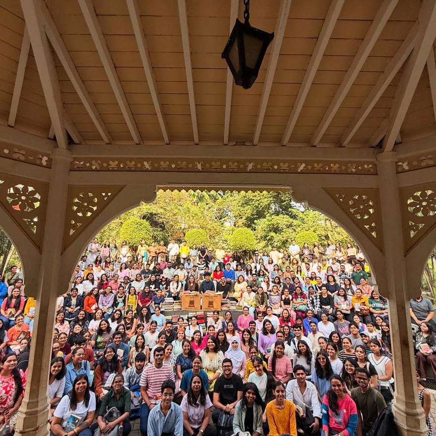 A crowd of readers seen through a bandstand arch